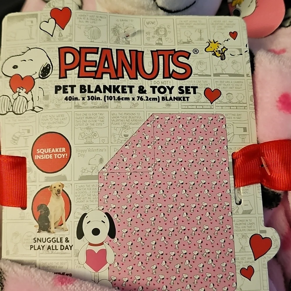 Nwt Peanuts Snoopy Valentine's Day Pet blanket and Squeak toy in Pink and white - Picture 9 of 13